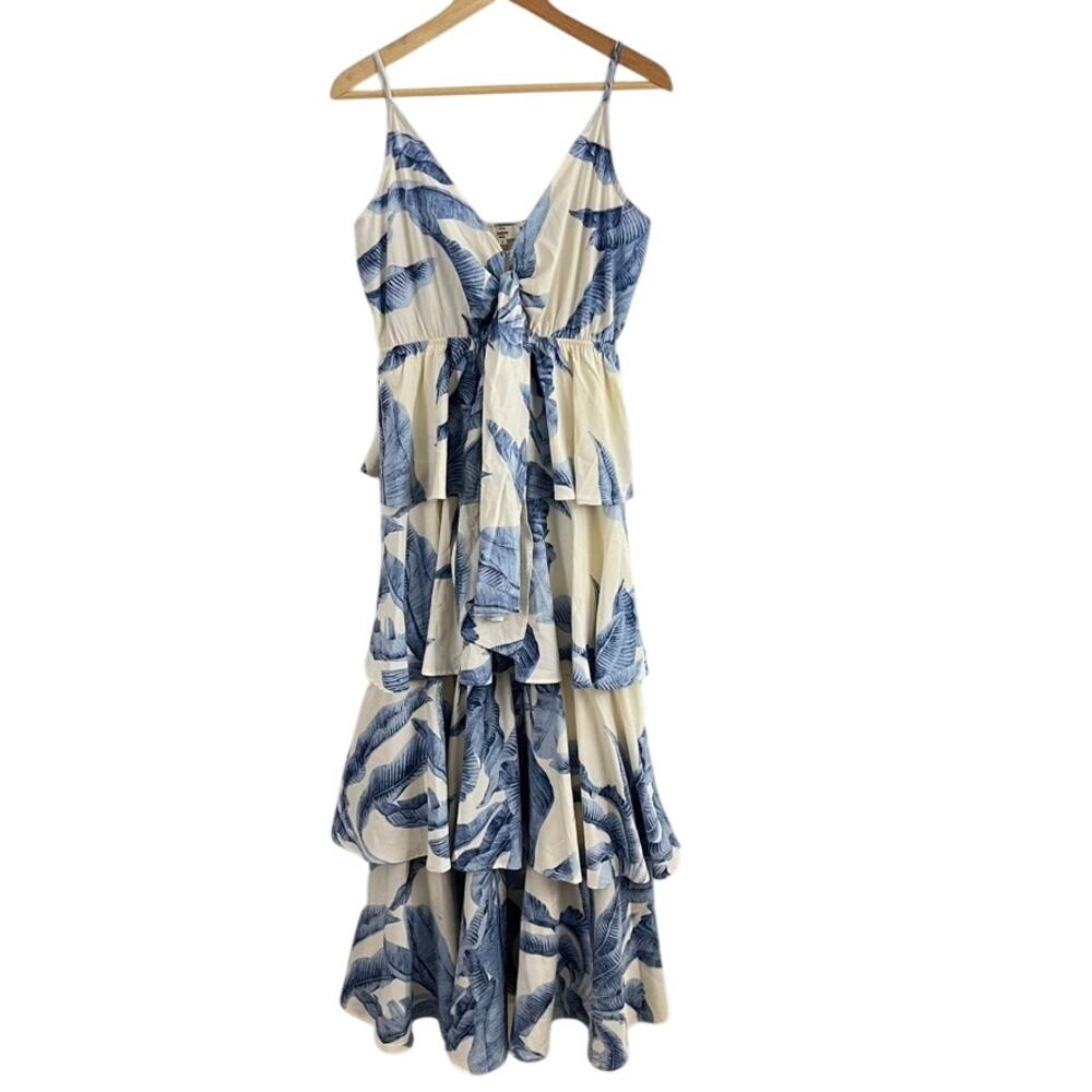 entro Tiered White Blue Floral Maxi Dress Size Medium NEW